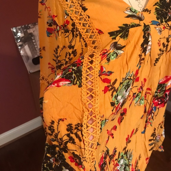 ♥️ 2 left ♥️Floral print lace reimburse tunic top - Picture 6 of 6